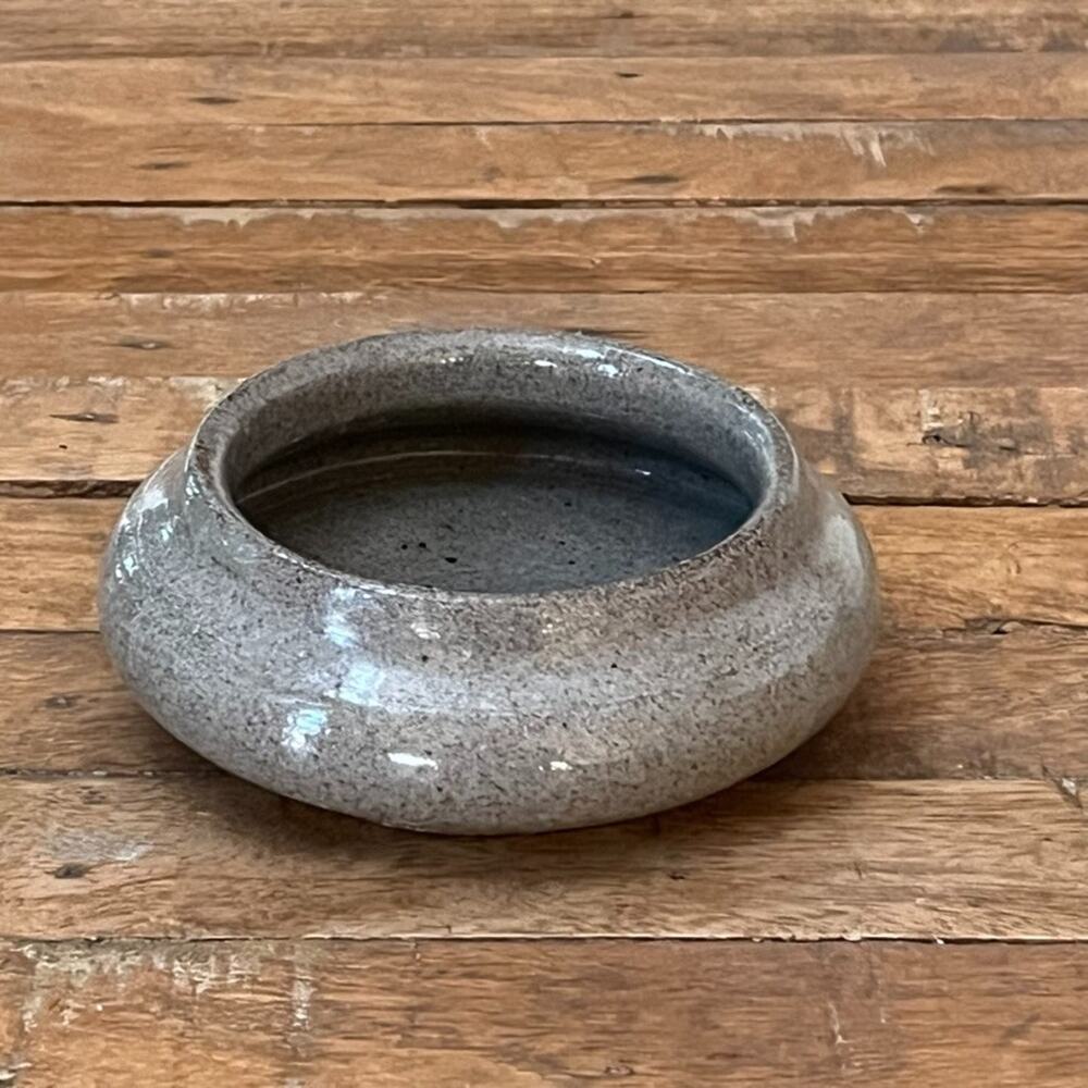 Studio Art Pottery Stoneware Low-Profile Bowl 5" Gray Speckled Signed